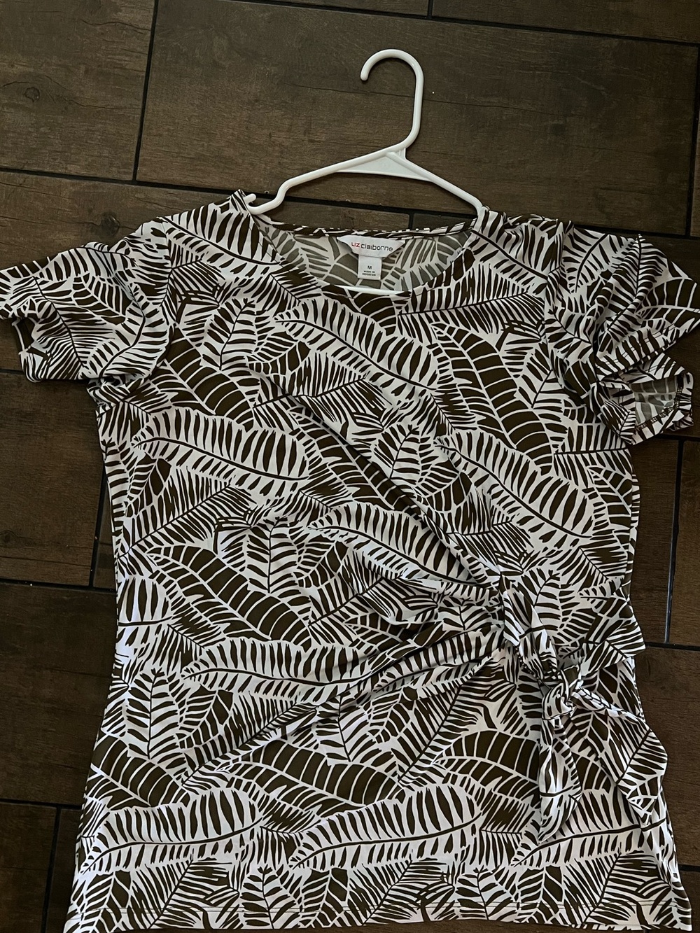 Liz Claiborne Brown and White Leaf-Print Short Sleeve Wrap Top